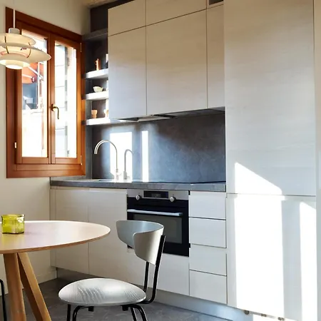 La Grancevola Is A Gorgeous Apartment With Balcony Venise Extérieur photo