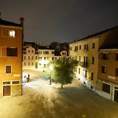 La Grancevola Is A Gorgeous Apartment With Balcony Venise Extérieur photo