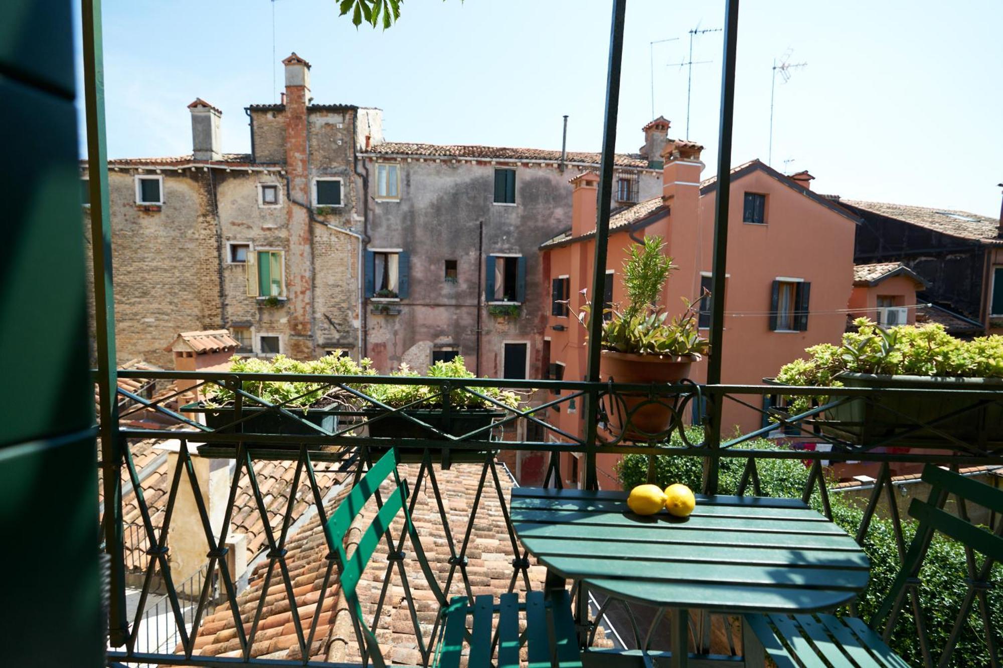 Appartement La Grancevola Is A Gorgeous With Balcony Venise